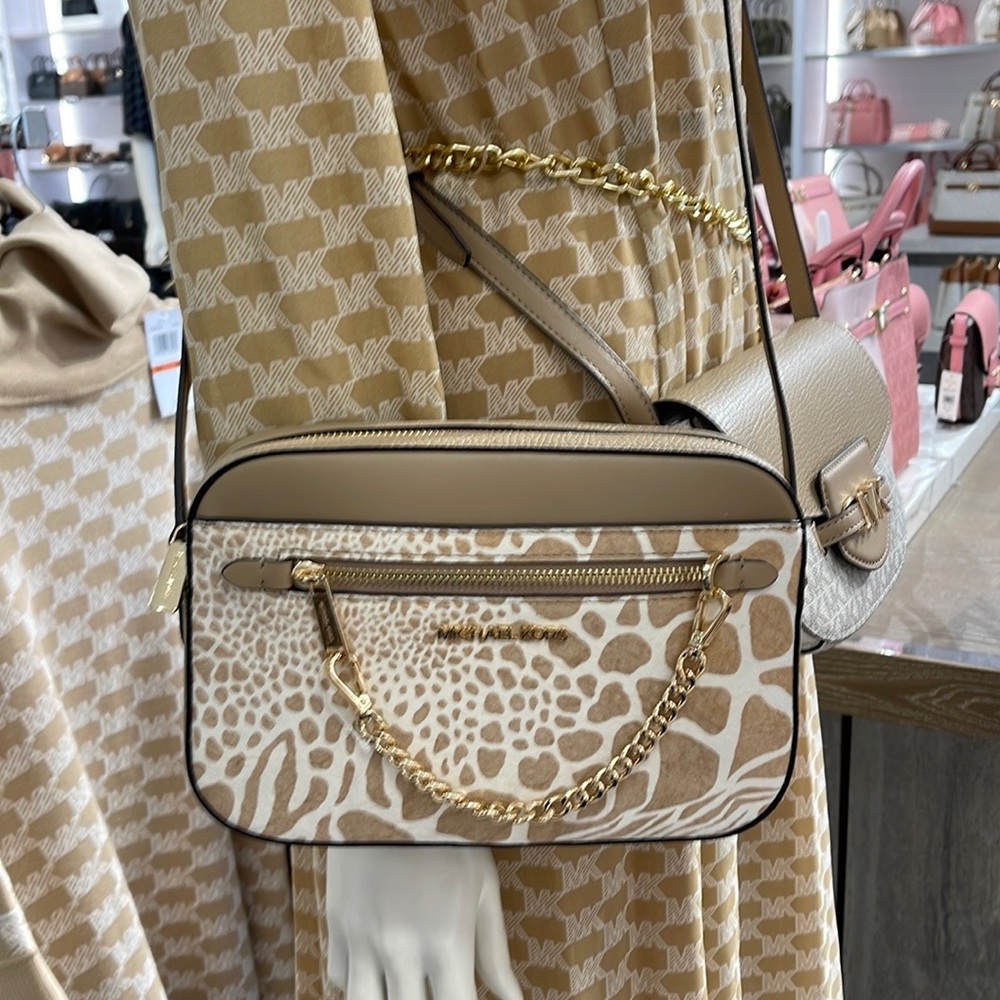 MICHAEL KORS JET SET LARGE EAST WEST ZIP POCKET CHAIN XBODY 
CAMEL
NWT - Picture 6 of 16